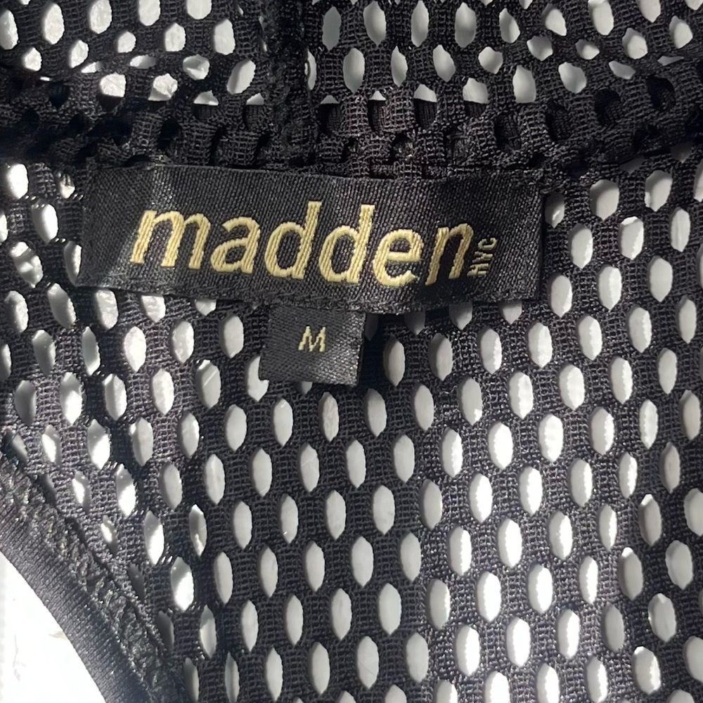 Madden mesh hooded crop top black medium
Madden NYC crop with mesh back and hood - Picture 3 of 4